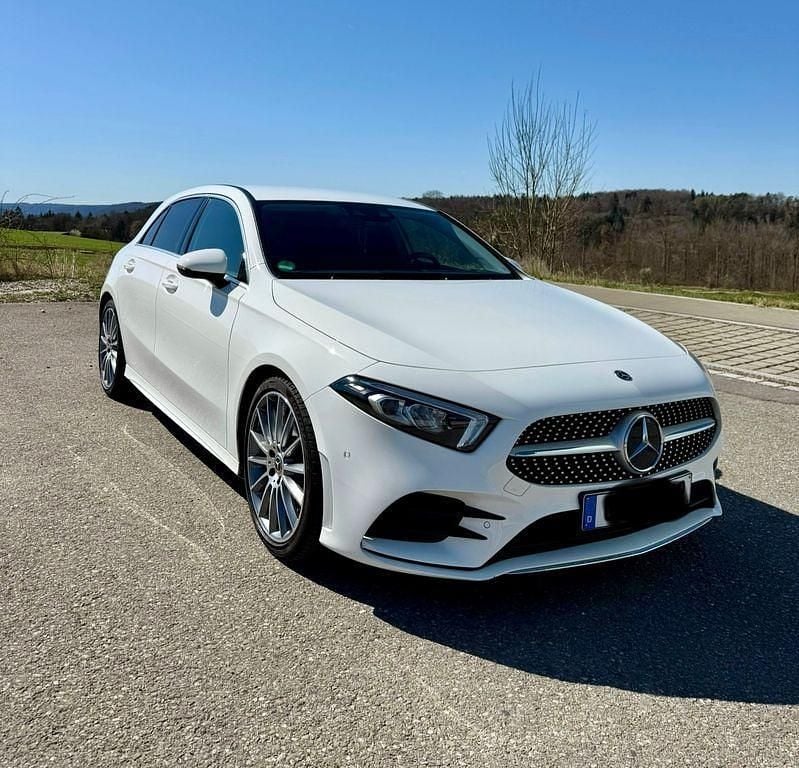Weiß Gebraucht 2019 Mercedes A180 AMG line Limousine | 20.990 € (Superpreis) - Bild 1/4