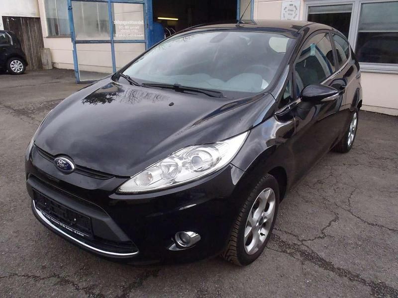 Schwarz Gebraucht 2010 Ford Fiesta Titanium Kleinwagen | 5.450 € (Etwas zu teuer) - Bild 1/4