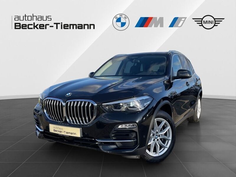 Saphirschwarz metallic Gebraucht 2019 BMW X5 Sport Line SUV | 39.983 € (Superpreis) - Bild 1/4