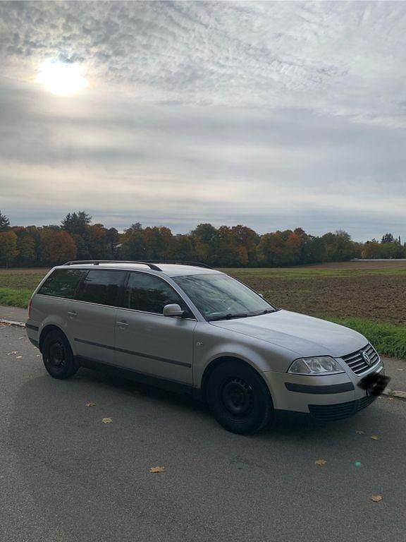 Silber Gebraucht 2002 VW Passat Kombi | 1.050 € (Guter Preis) - Bild 1/4