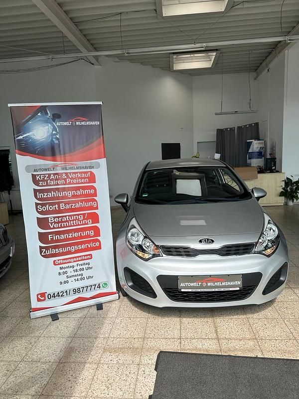 Silber Gebraucht 2015 Kia Rio 2 Coupé | 6.599 € (Fairer Preis) - Bild 1/4