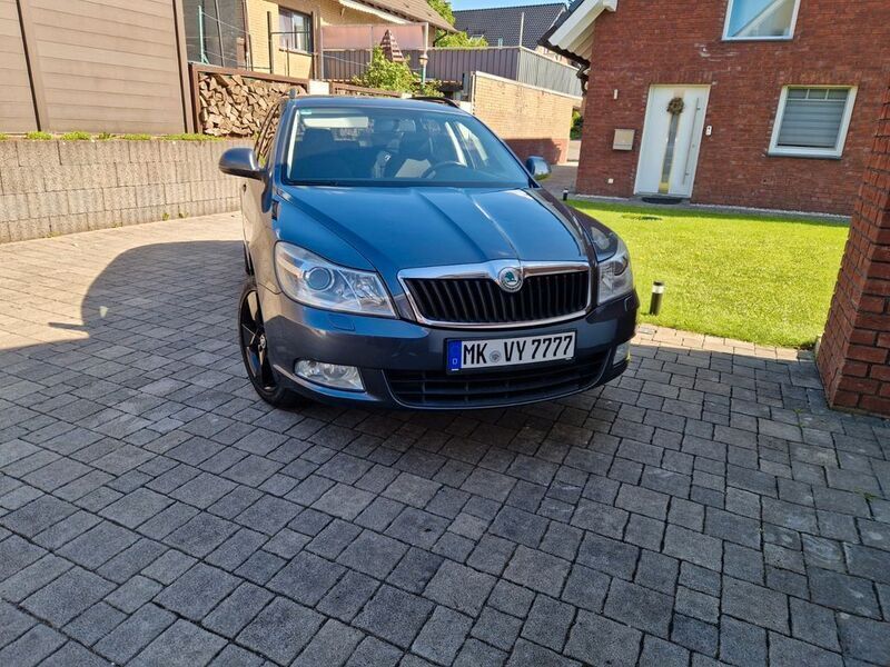 Grau Gebraucht 2010 Skoda Octavia Elegance Kombi | 3.500 € (Fairer Preis) - Bild 1/4
