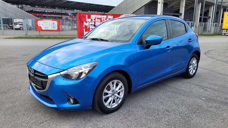 Blau Gebraucht 2015 Mazda 2 Exclusive-Line Kleinwagen | 8.490 € (Guter Preis) - Bild 1/4