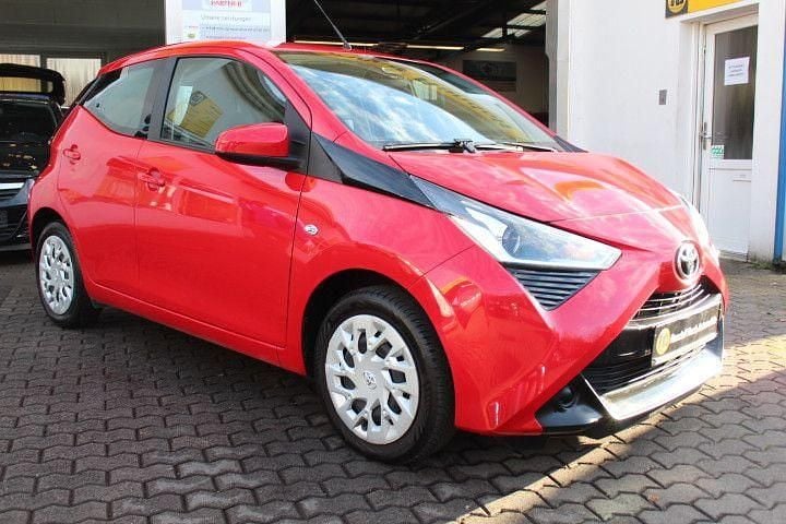 Rot Gebraucht 2020 Toyota Aygo Kleinwagen | 13.999 € (Etwas zu teuer) - Bild 1/4