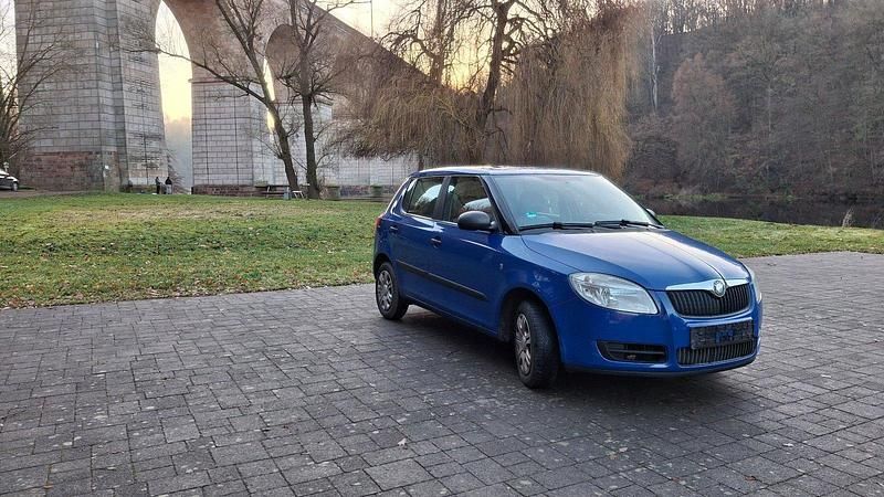 Blau Gebraucht 2009 Skoda Fabia Limousine | 3.000 € (Etwas zu teuer) - Bild 1/4