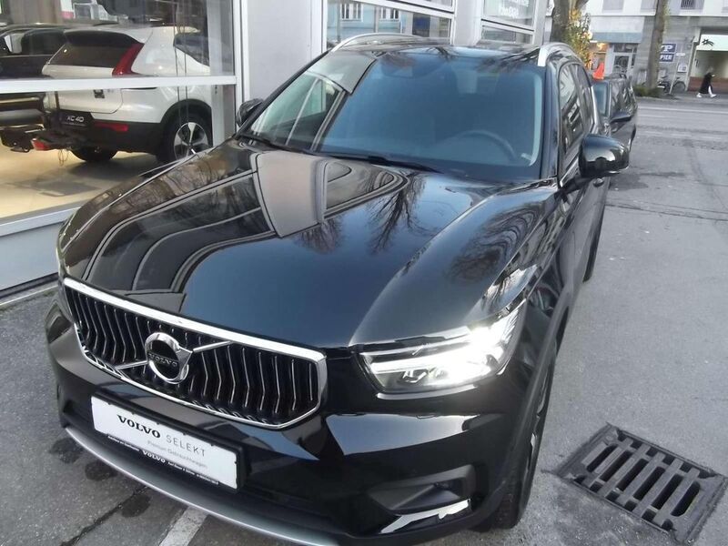 Black solid (stone) / solid Gebraucht 2021 Volvo XC40 Inscription SUV | 28.990 € (Superpreis) - Bild 1/4