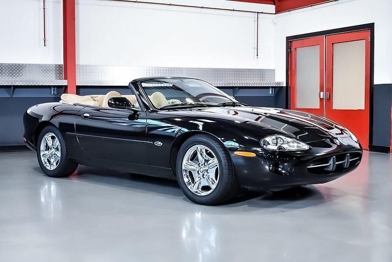 Schwarz Gebraucht 1999 Jaguar XK8 Cabrio | 22.950 € (Teuer) - Bild 1/4