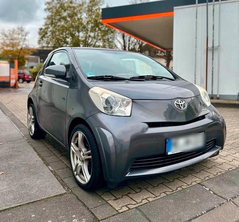 Violet Gebraucht 2010 Toyota iQ Kleinwagen | 5.500 € (Fairer Preis) - Bild 1/4