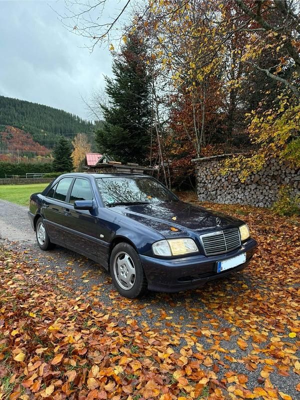 Blau Gebraucht 2000 Mercedes C180 Limousine | 2.000 € (Fairer Preis) - Bild 1/4