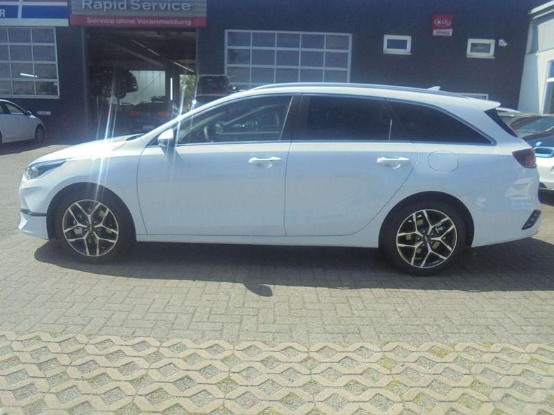 Neu Kia Ceed Sportswagon 101 PS (74 kW) 2025 Casa weiß Kombi