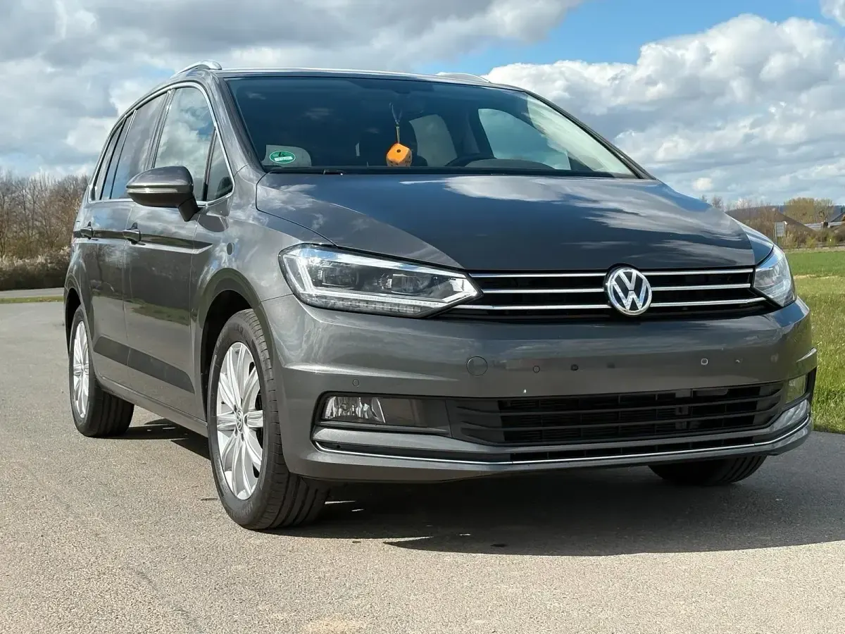 Używany VW Touran 150 KM (110 kW) 2017 Andere farben Minivan