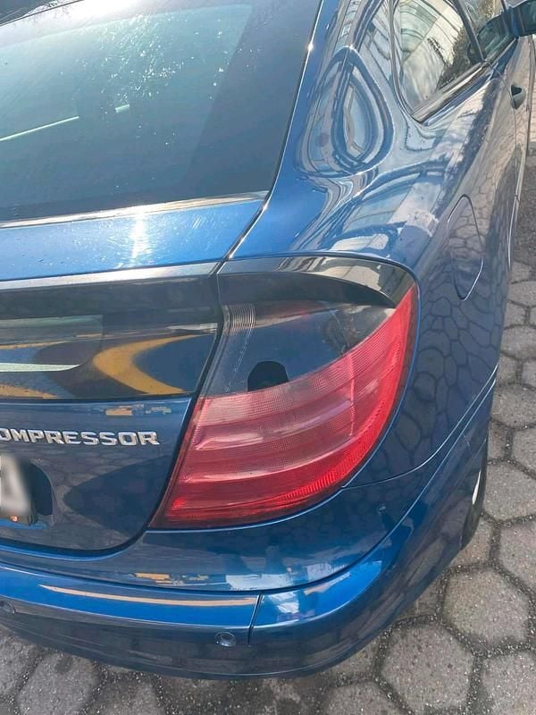 Gebraucht Mercedes C180 145 PS (106 kW) 2002 Blau Coupé