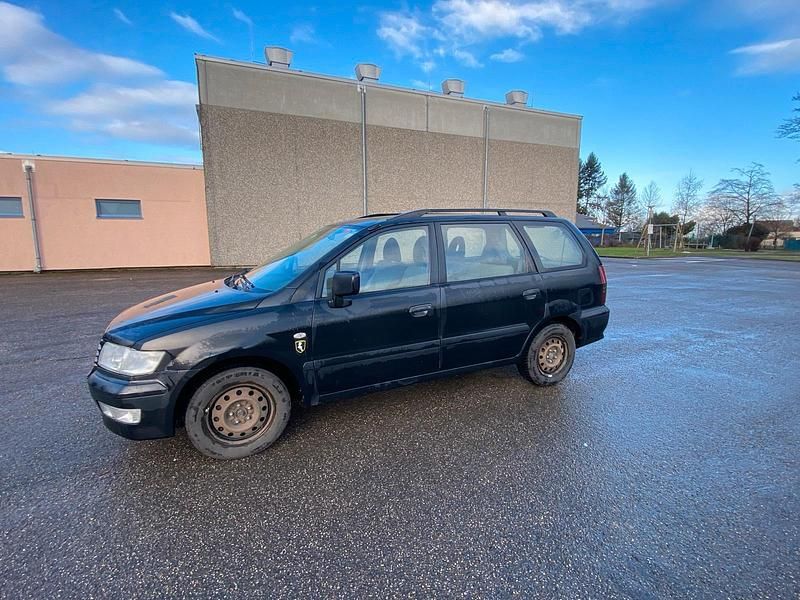 Gebraucht Mitsubishi Space Wagon 150 PS (110 kW) 2003 Schwarz Van / Kleinbus