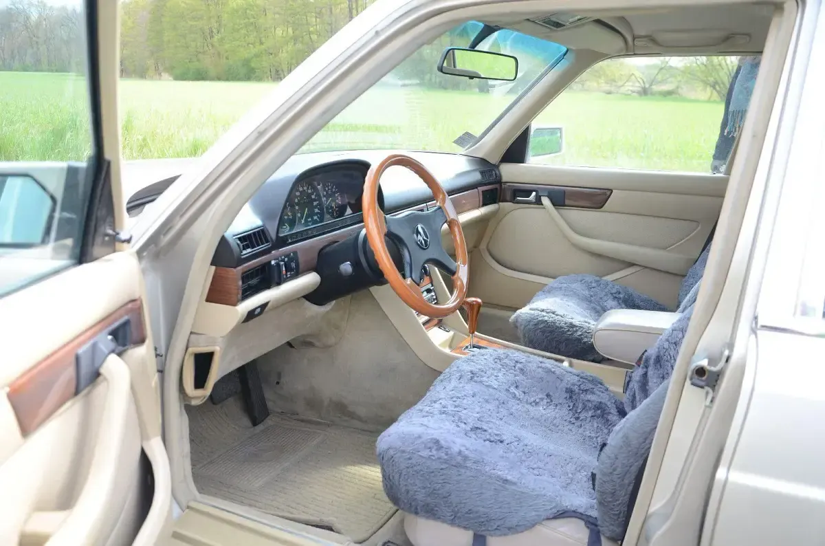Gebraucht Mercedes 300 243 PS (178 kW) 1987 Andere außenfarben Limousine