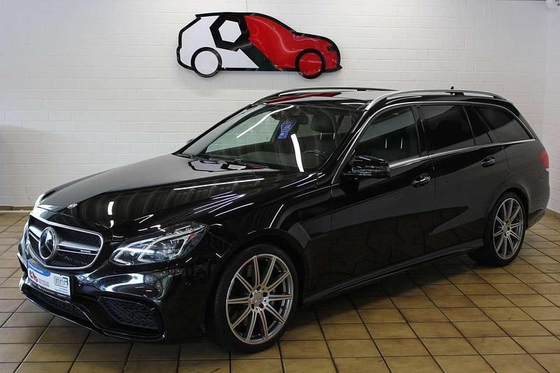 Obsidianschwarz metalliclack Gebraucht 2014 Mercedes E63 AMG AMG Kombi | 41.990 € (Teuer) - Bild 1/4