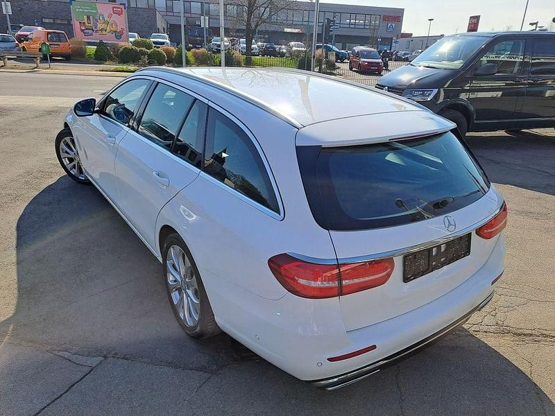 Gebraucht Mercedes E200 184 PS (135 kW) 2016 Weiß Kombi