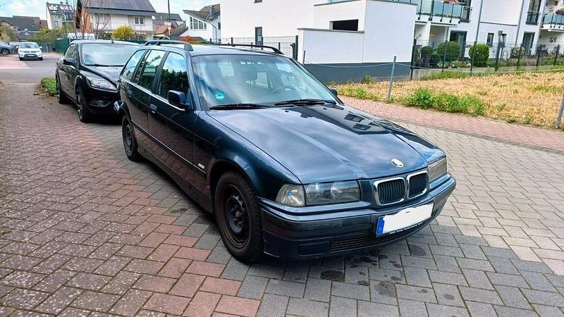 Gebraucht BMW 318 116 PS (85 kW) 1998 Grau Kombi