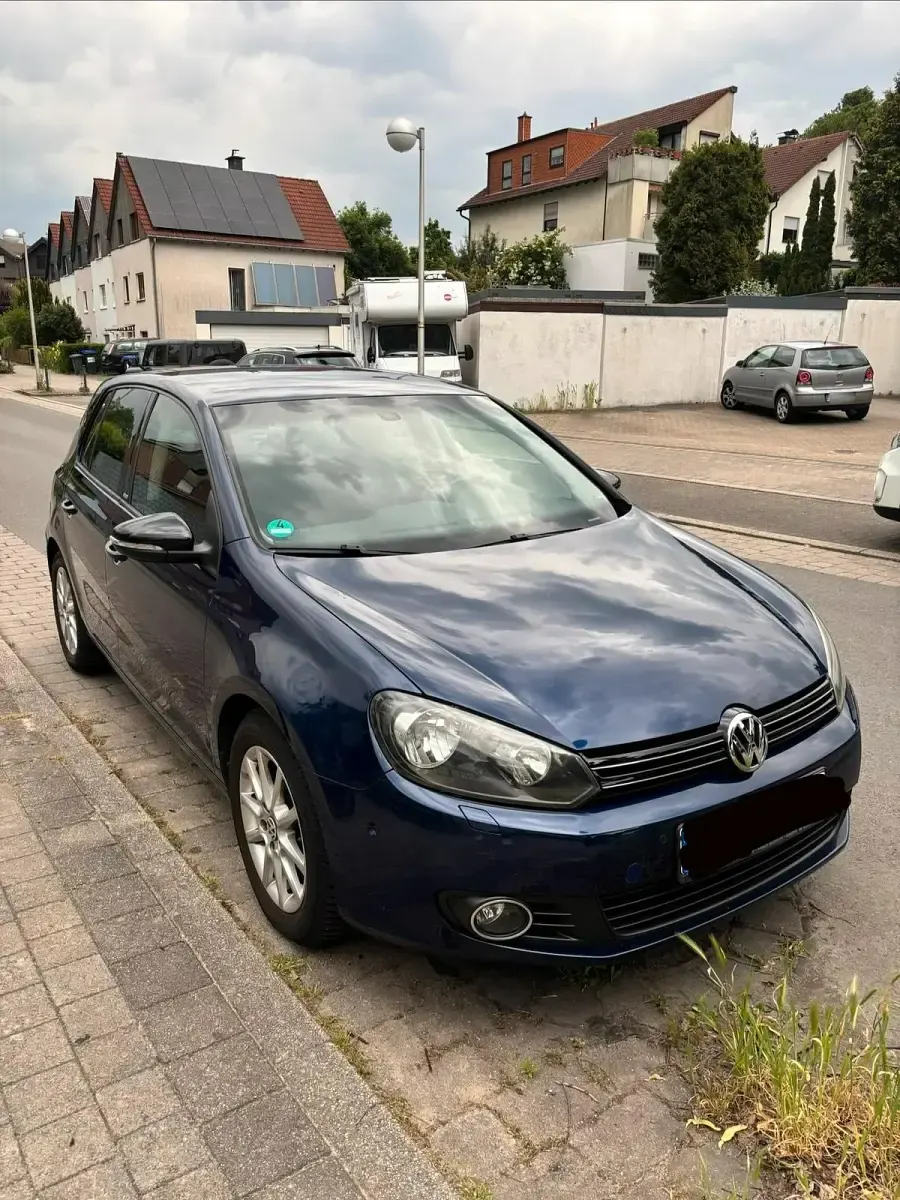 Gebraucht VW Golf VII 105 PS (77 kW) 2012 Blau Kleinwagen