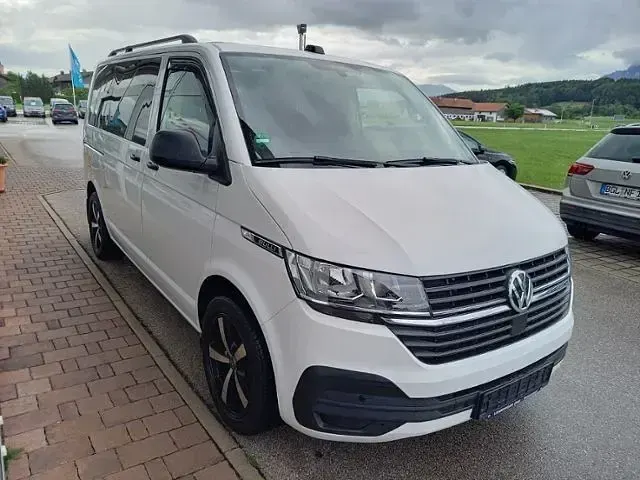 Gebraucht VW Multivan Trendline 150 PS (110 kW) 2021 Candyweiß Van / Kleinbus