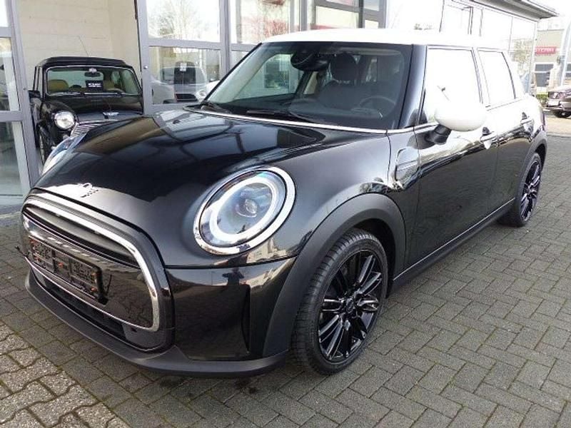 Gebraucht Mini Cooper Classic 136 PS (100 kW) 2023 Midnight black ii Kleinwagen