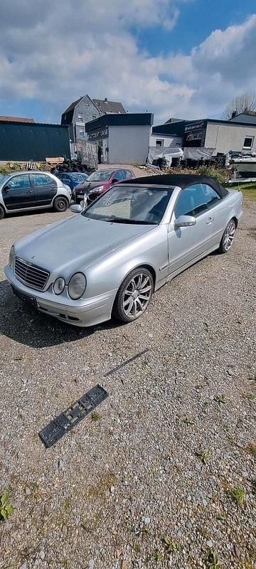Second-hand Mercedes CLK220 2000 Argintiu Cabrio