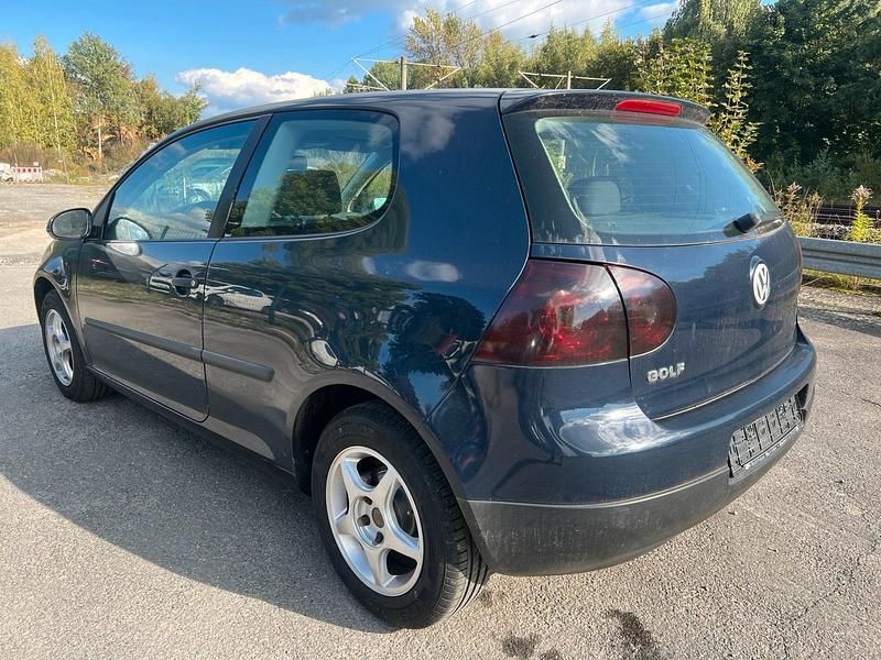 Blau Gebraucht 2005 VW Golf IV Kleinwagen | 1.000 € (Guter Preis) - Bild 1/4