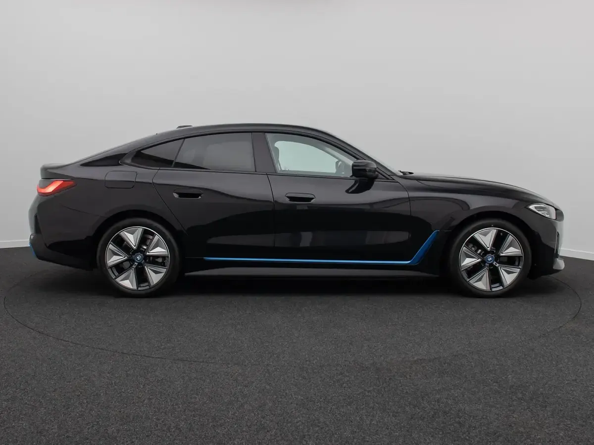 Gebraucht BMW i4 Efficient Dynamics 250 kW (340 PS) 2022 Saphirschwarz475 Limousine