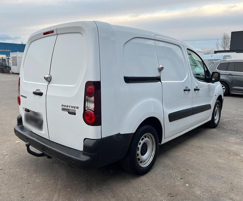 Gebraucht Peugeot Partner 99 PS (72 kW) 2017 Weiß Van / Kleinbus