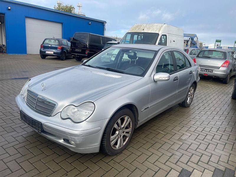 Silber Gebraucht 2003 Mercedes C180 Limousine | 3.700 € (Fairer Preis) - Bild 1/4
