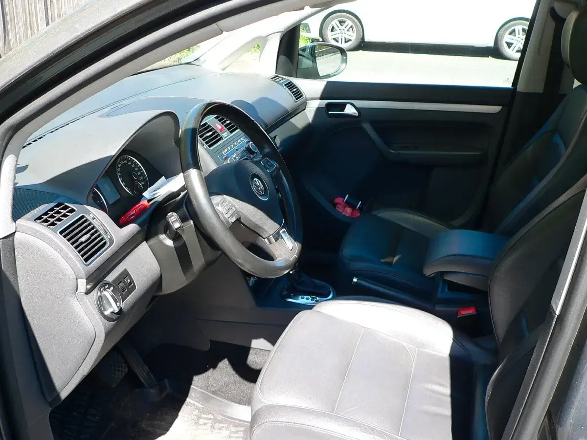 Gebraucht VW Touran 150 PS (110 kW) 2011 Grau Van / Kleinbus