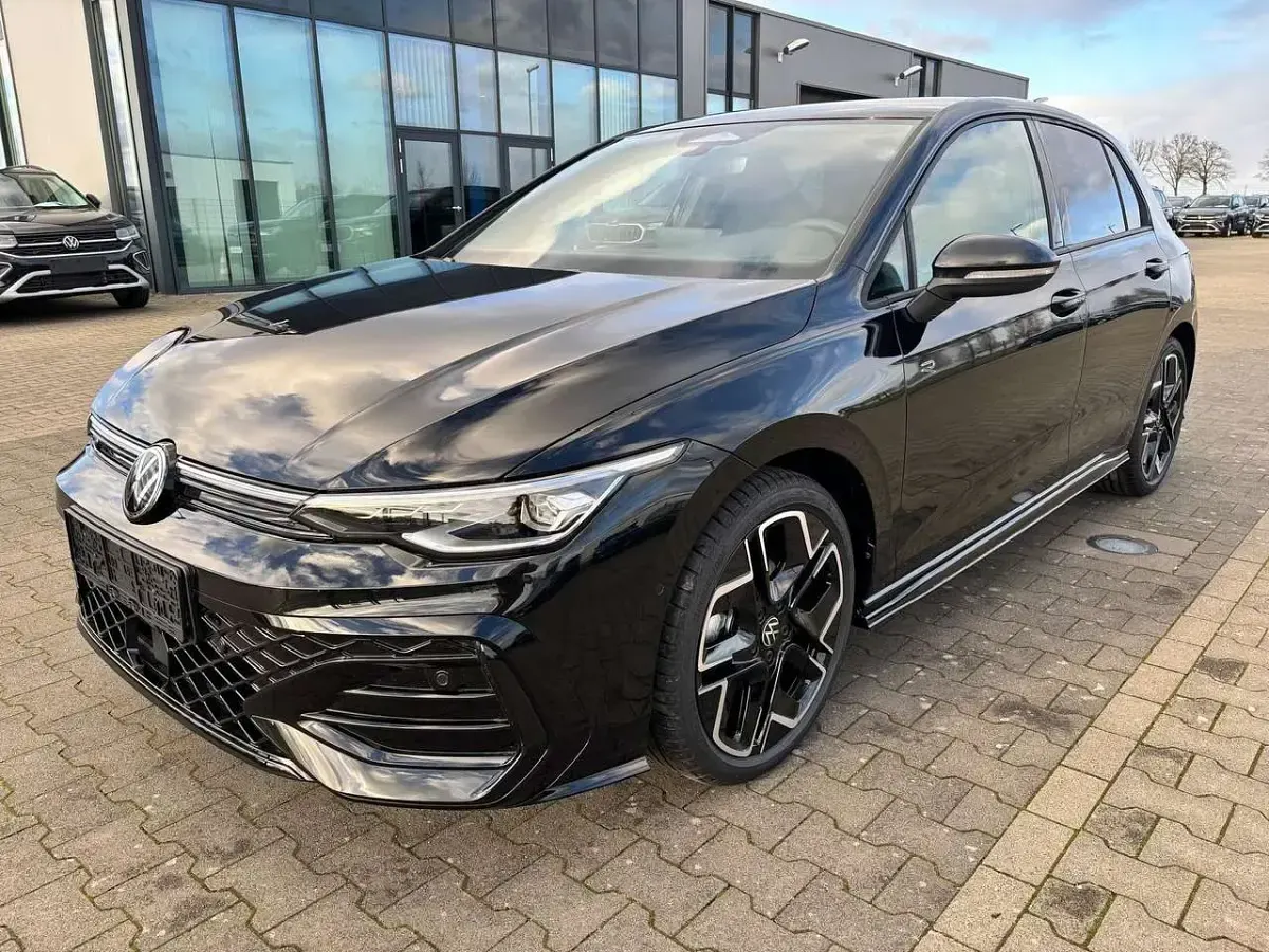 Nowe VW Golf VIII Pro 150 KM (110 kW) 2025 Wählbar Sedan/Limuzyna