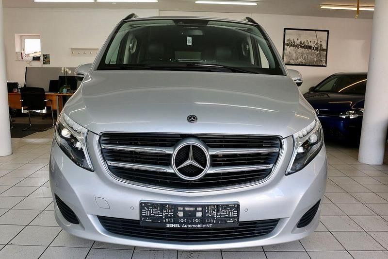 Gebraucht Mercedes V250 Edition 190 PS (139 kW) 2017 Silber Van / Kleinbus