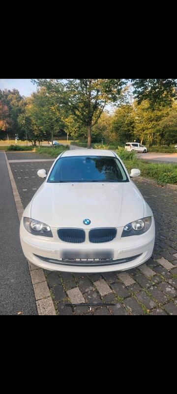 Weiß Gebraucht 2011 BMW 116 Kleinwagen | 5.500 € (Fairer Preis) - Bild 1/4