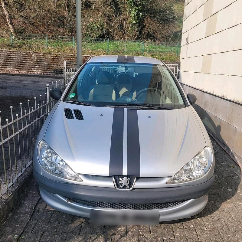 Gebraucht Peugeot 206 60 PS (44 kW) 2005 Silber Kleinwagen