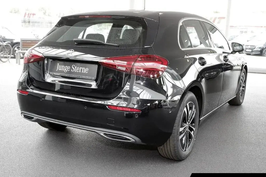 Gebraucht Mercedes A180 Progressive 136 PS (100 kW) 2025 Schwarz Limousine