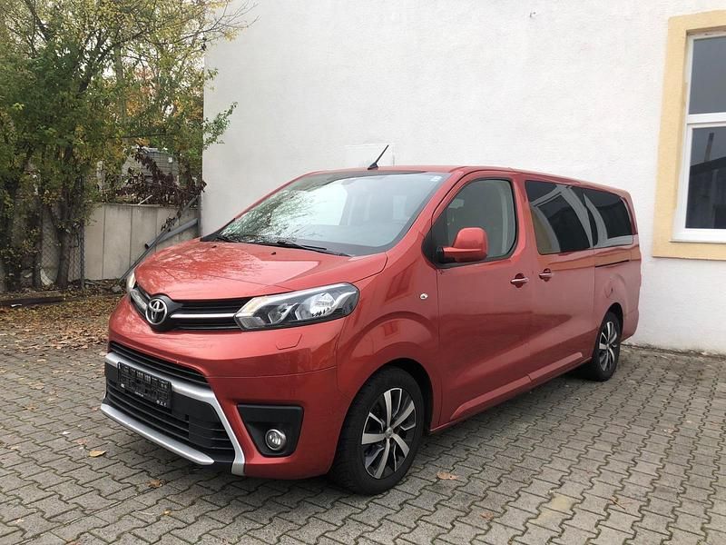 Orange Gebraucht 2022 Toyota Proace Verso Kombi | 18.900 € - Bild 1/4