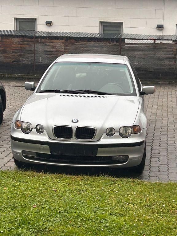 Silber Gebraucht 2001 BMW 316 Compact Kleinwagen | 1.800 € (Fairer Preis) - Bild 1/4
