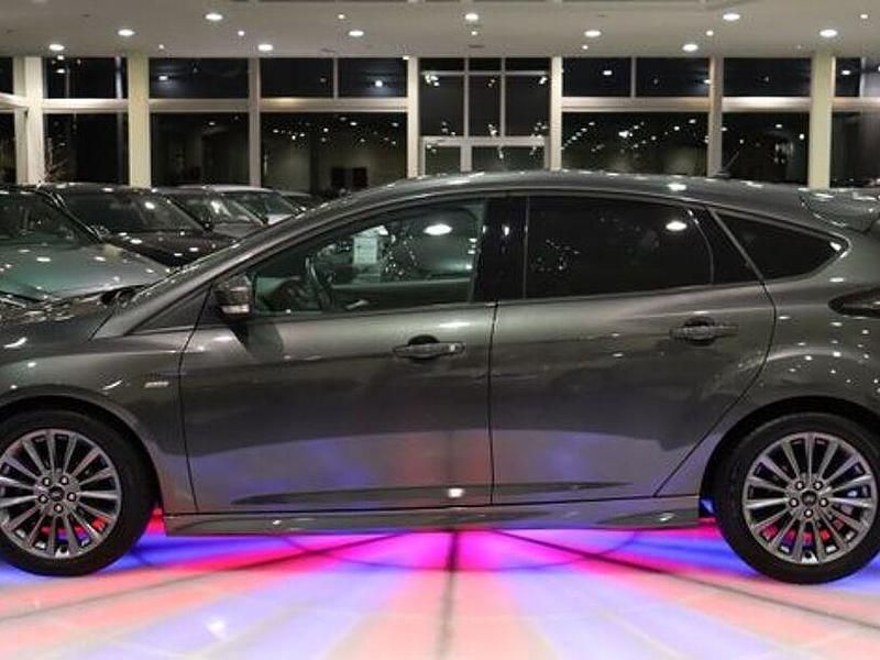 Usata Ford Focus ST-Line 101 CV (74 kW) 2017 Grigio Berlina