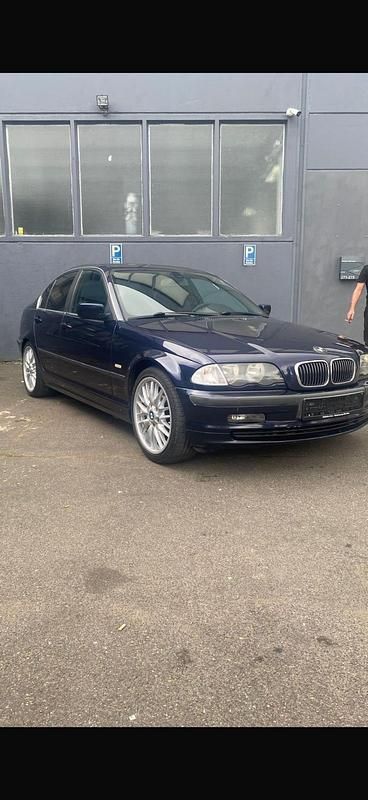 Gebraucht BMW 320 Basis 150 PS (110 kW) 1998 Blau Limousine