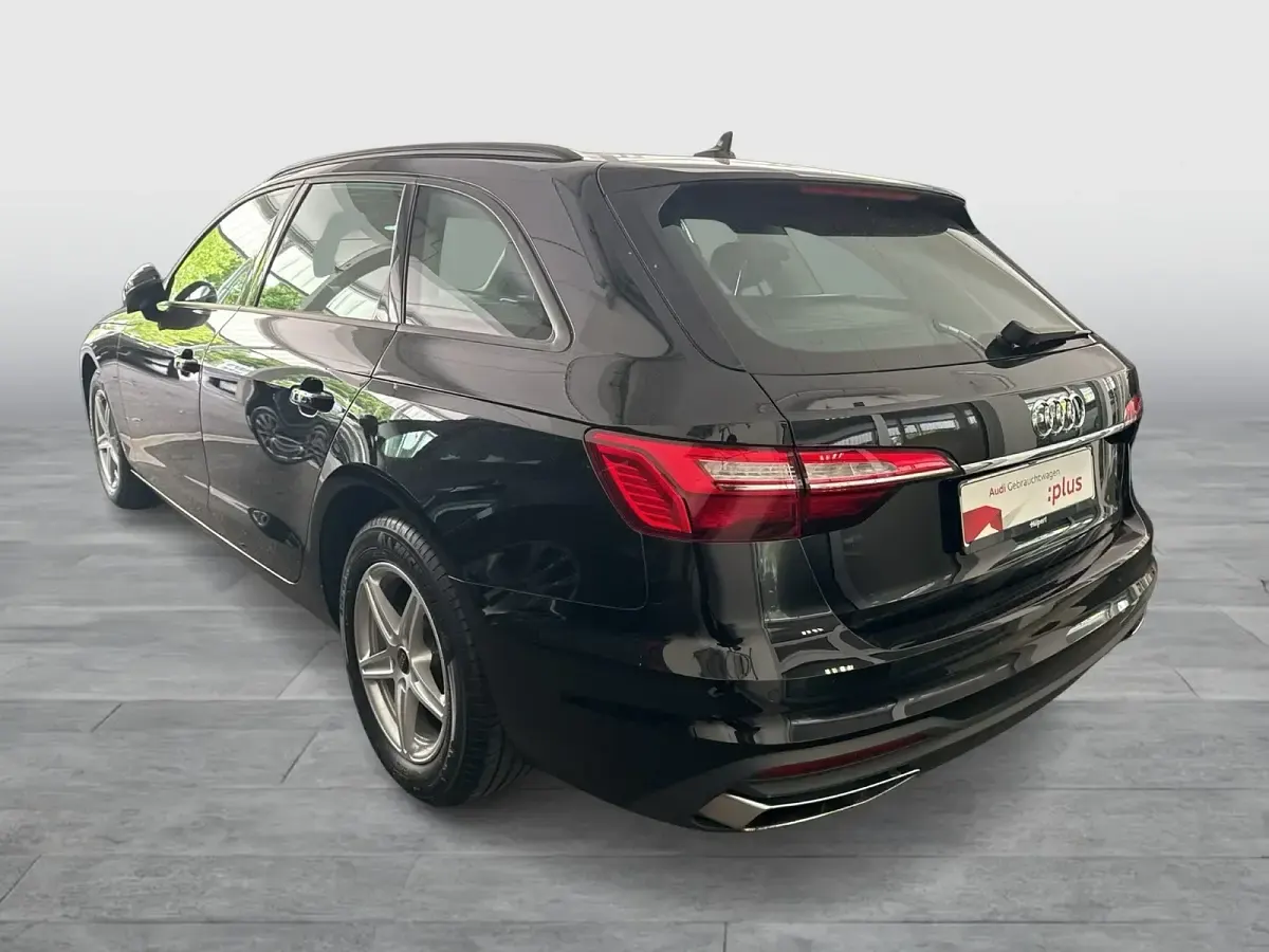 Gebraucht Audi A4 163 PS (119 kW) 2022 Brillantschwarz Kombi