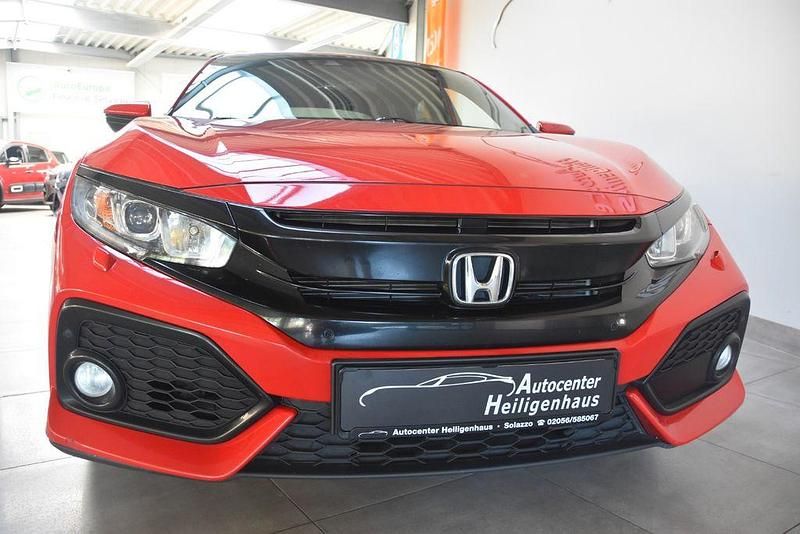 Rot Gebraucht 2017 Honda Civic Elegance Limousine | 9.980 € (Etwas zu teuer) - Bild 1/4