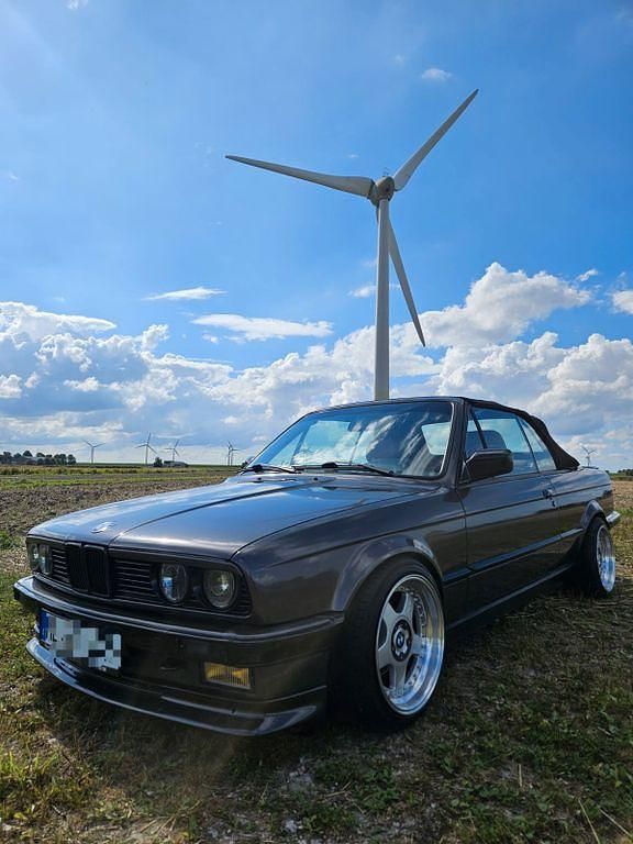 Schwarz Gebraucht 1990 BMW 328 Cabriolet Performance Cabrio | 29.900 € - Bild 1/4