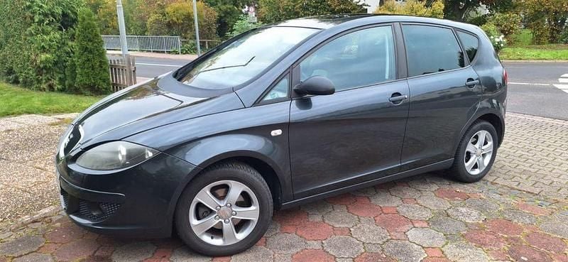 Grau Gebraucht 2009 Seat Altea Style Van / Kleinbus | 3.200 € (Guter Preis) - Bild 1/4