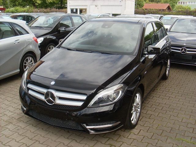 Schwarz Gebraucht 2012 Mercedes B180 Van / Kleinbus | 14.990 € (Teuer) - Bild 1/4