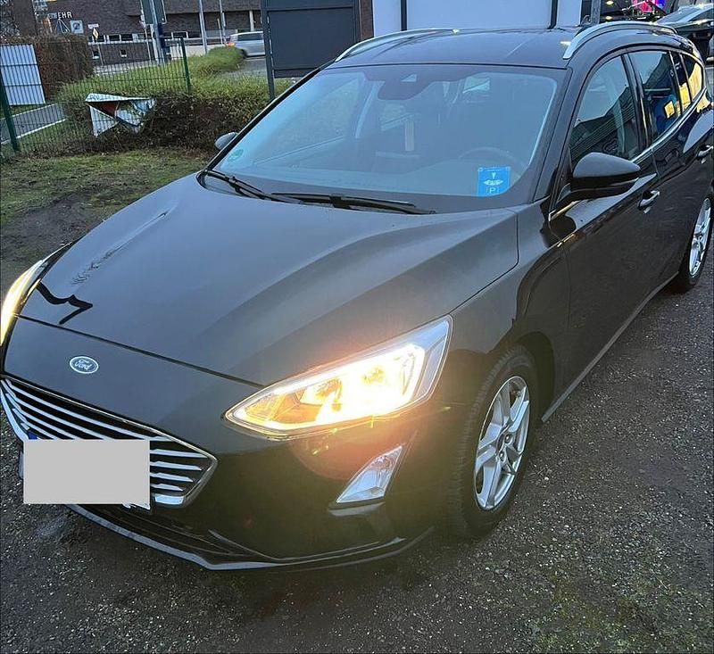 Gebraucht Ford Focus Cool & Connect 125 PS (91 kW) 2019 Schwarz Kombi