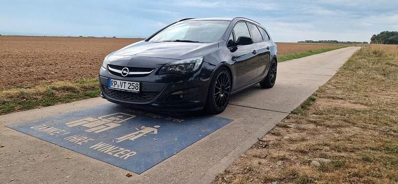 Schwarz Gebraucht 2015 Opel Astra Style Kombi | 6.800 € (Fairer Preis) - Bild 1/4