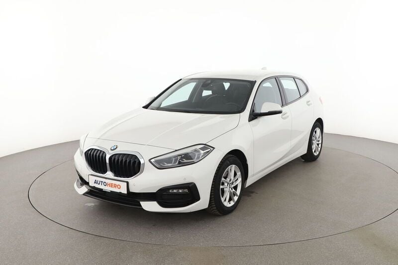 Weiß Gebraucht 2021 BMW 118 Sport Line Kleinwagen | 21.150 € (Guter Preis) - Bild 1/4