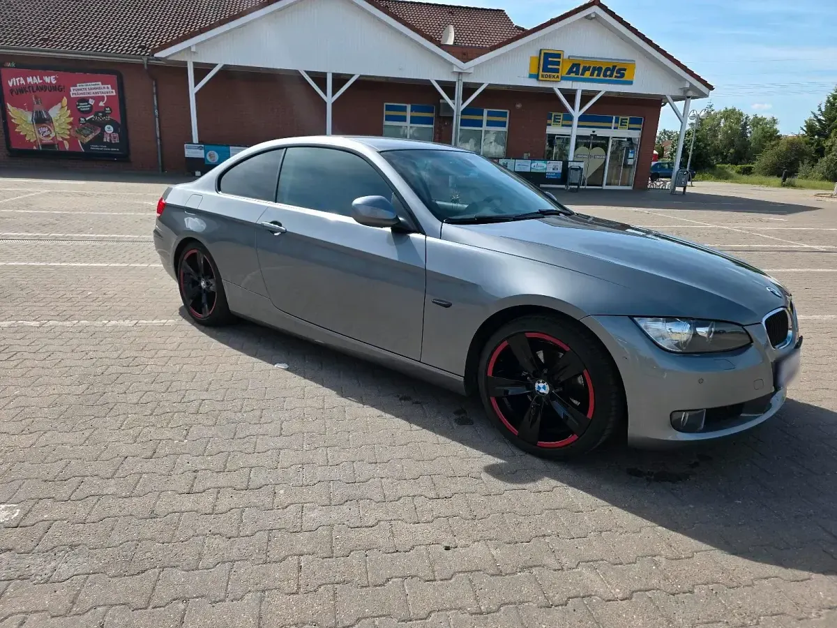 Gebraucht BMW 320 170 PS (125 kW) 2010 Grau Coupé