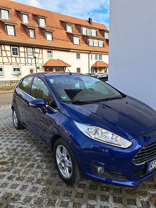 Blau Gebraucht 2013 Ford Fiesta Kleinwagen | 3.600 € (Fairer Preis) - Bild 1/4