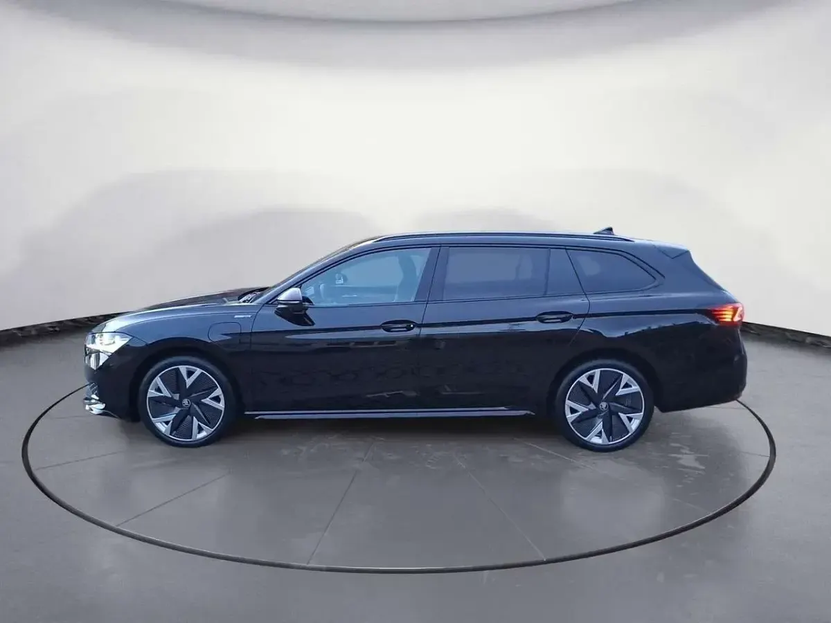 Gebraucht Skoda Superb SportLine 204 PS (150 kW) 2026 Schwarz Kombi
